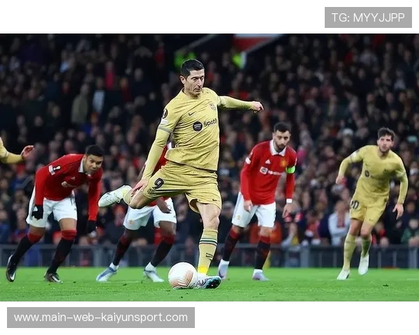 莱万多夫斯基:禁区内连停带过的艺术与实战