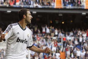 开云在线直播-转会焦点汇总：巴萨加入凯恩争夺战？利物浦瞄准德布劳内，巴萨报价凯恩1.35亿